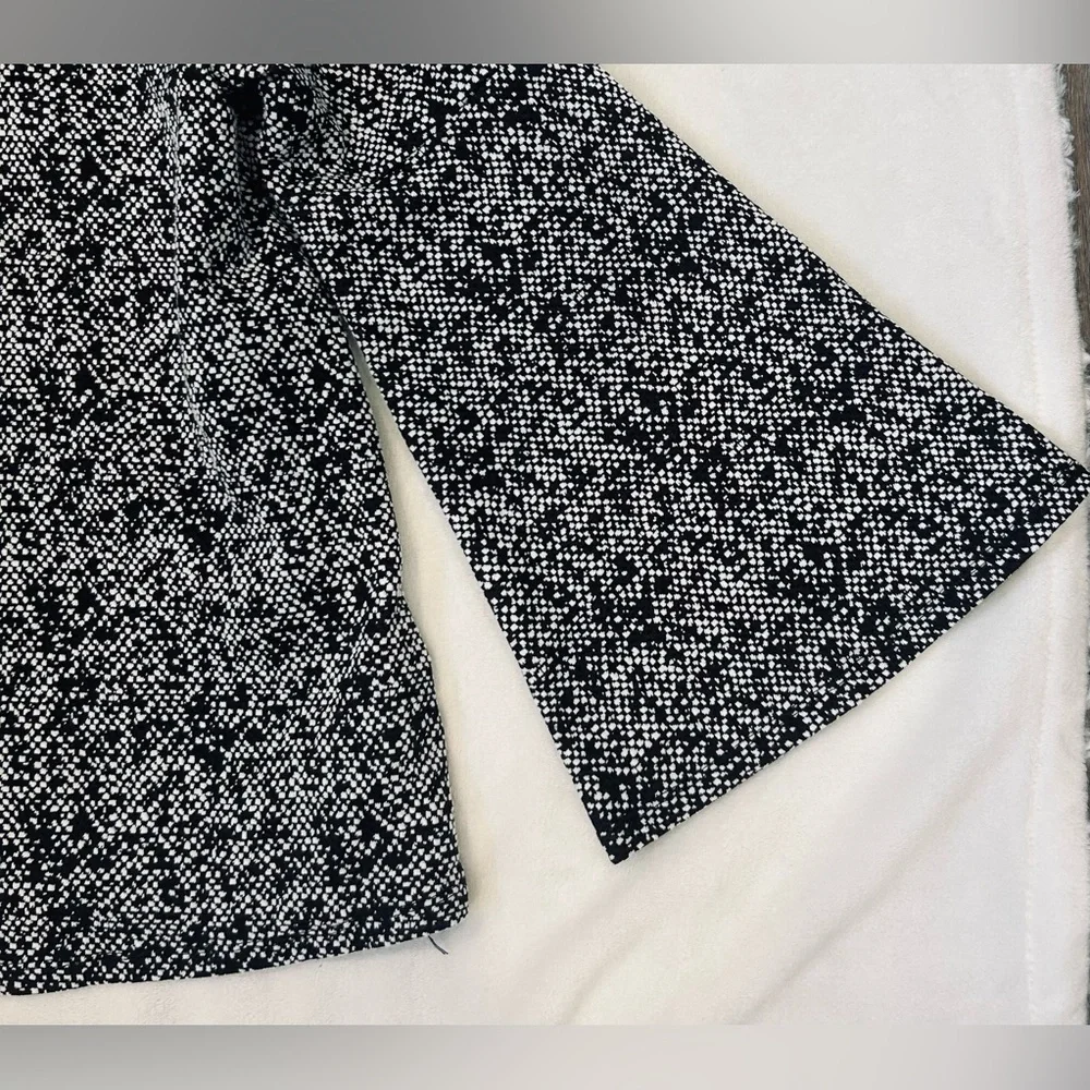 Michael Kors Black & White Bell Sleeve V-Neck Top Size XXL